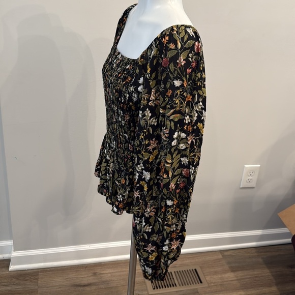 White Birch Small Black and Orange Smocked Fitted Blouse - Picture 5 of 7